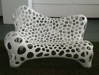 Designové křeslo z kompozitu